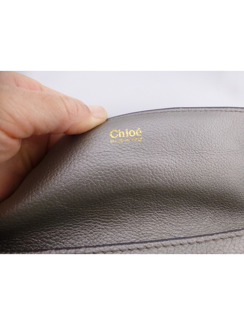 Chloé Metallic Gray Grained Leather Clutch Bag with Gold-Tone Turn Lock & DustF3 - Picture 9 of 15